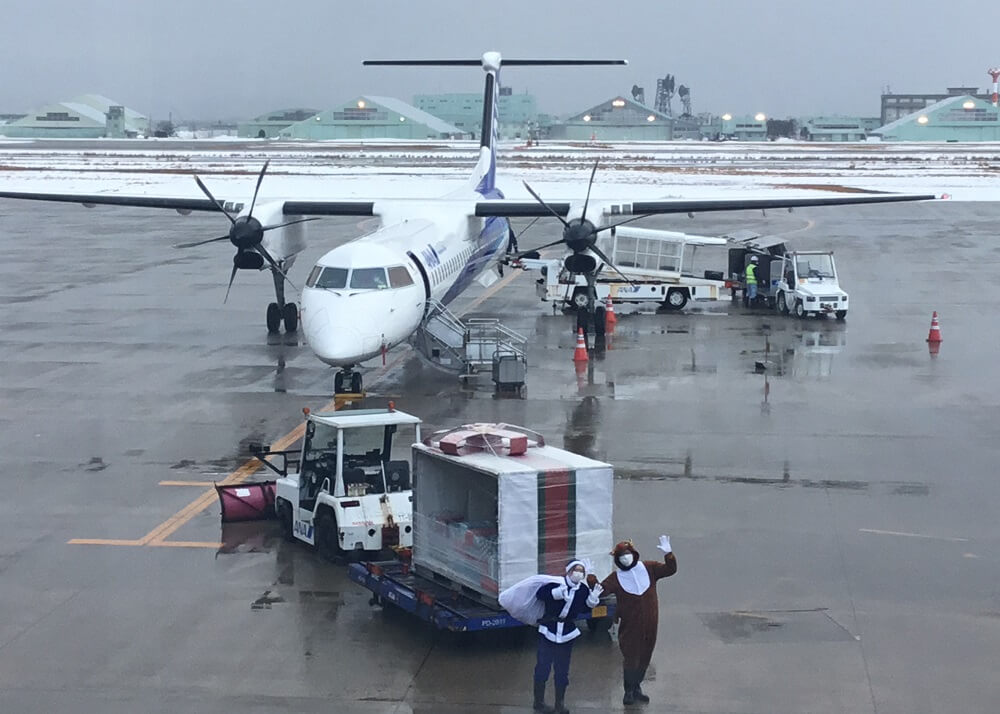 小松空港でANAと共同クリスマスイベント開催しました