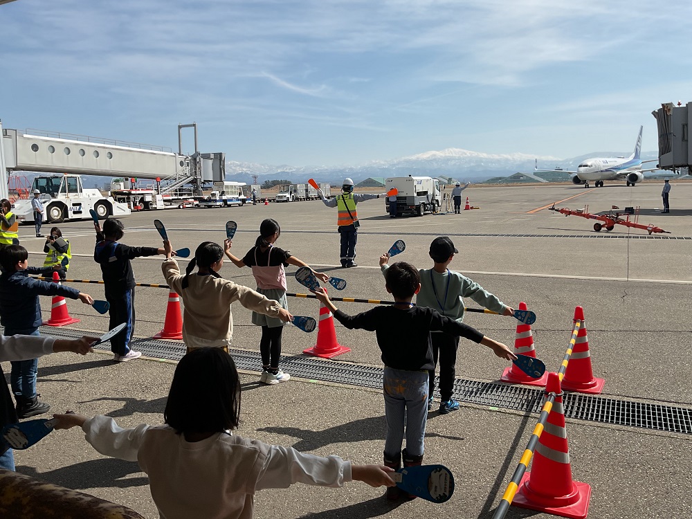 親子航空教室in小松に協力