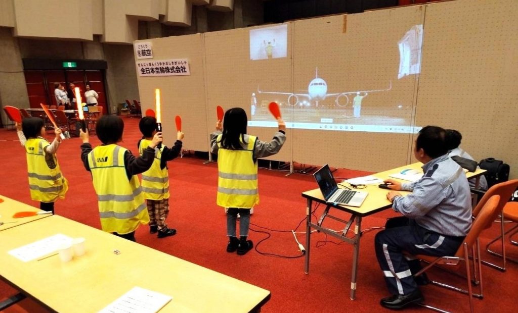 こども仕事体験フェスタin福井で航空教室を開催