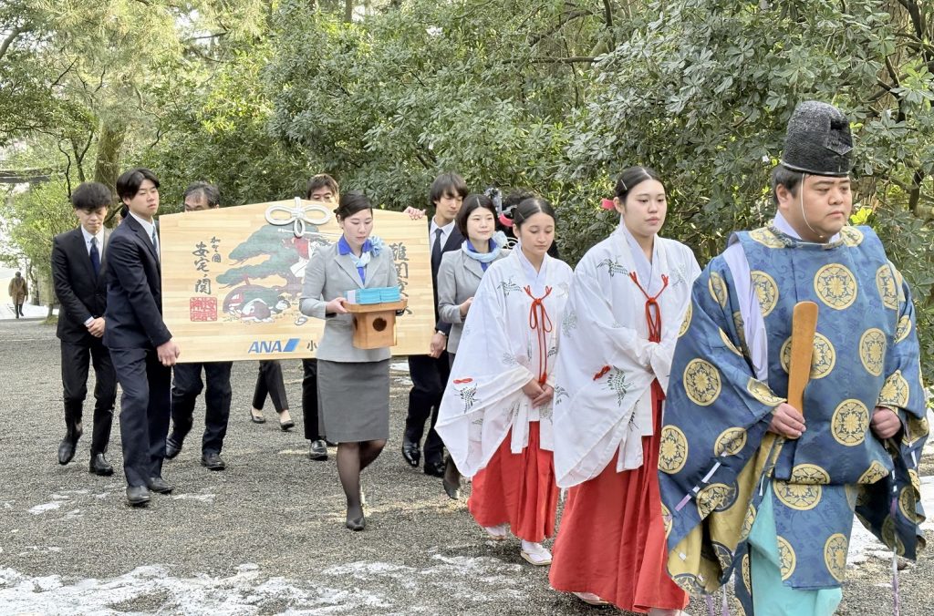 難関突破の特大絵馬を安宅住吉神社へ奉納